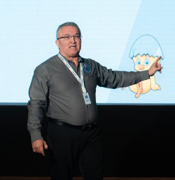 Guillermo Reyes speaking in Bolivia